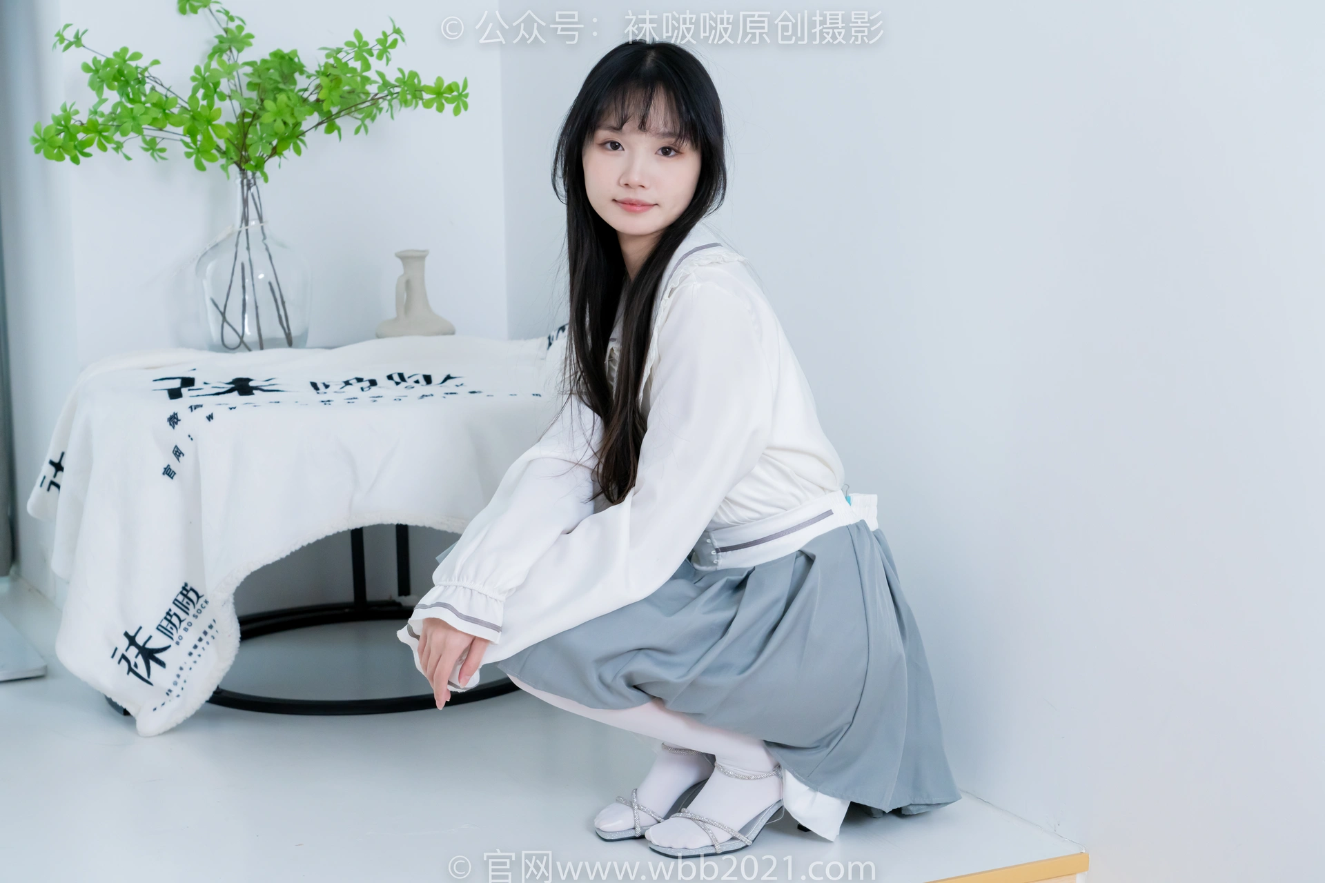 [BoBoSocks袜啵啵] NO.468 甜甜圈-高跟凉鞋、厚白丝、裸足、丝袜和裸足踩蓝莓剧情（花絮版） 1